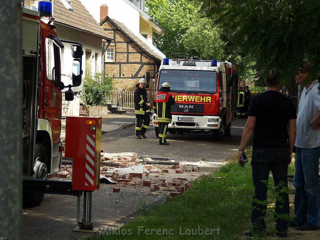 Detonation im Haus Erftstadt Dirmertsheim Brueckenstr P507.JPG